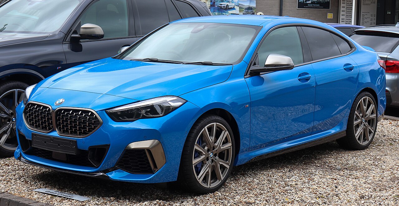 BMW M235 xDrive Gran Coupé i miami-blå